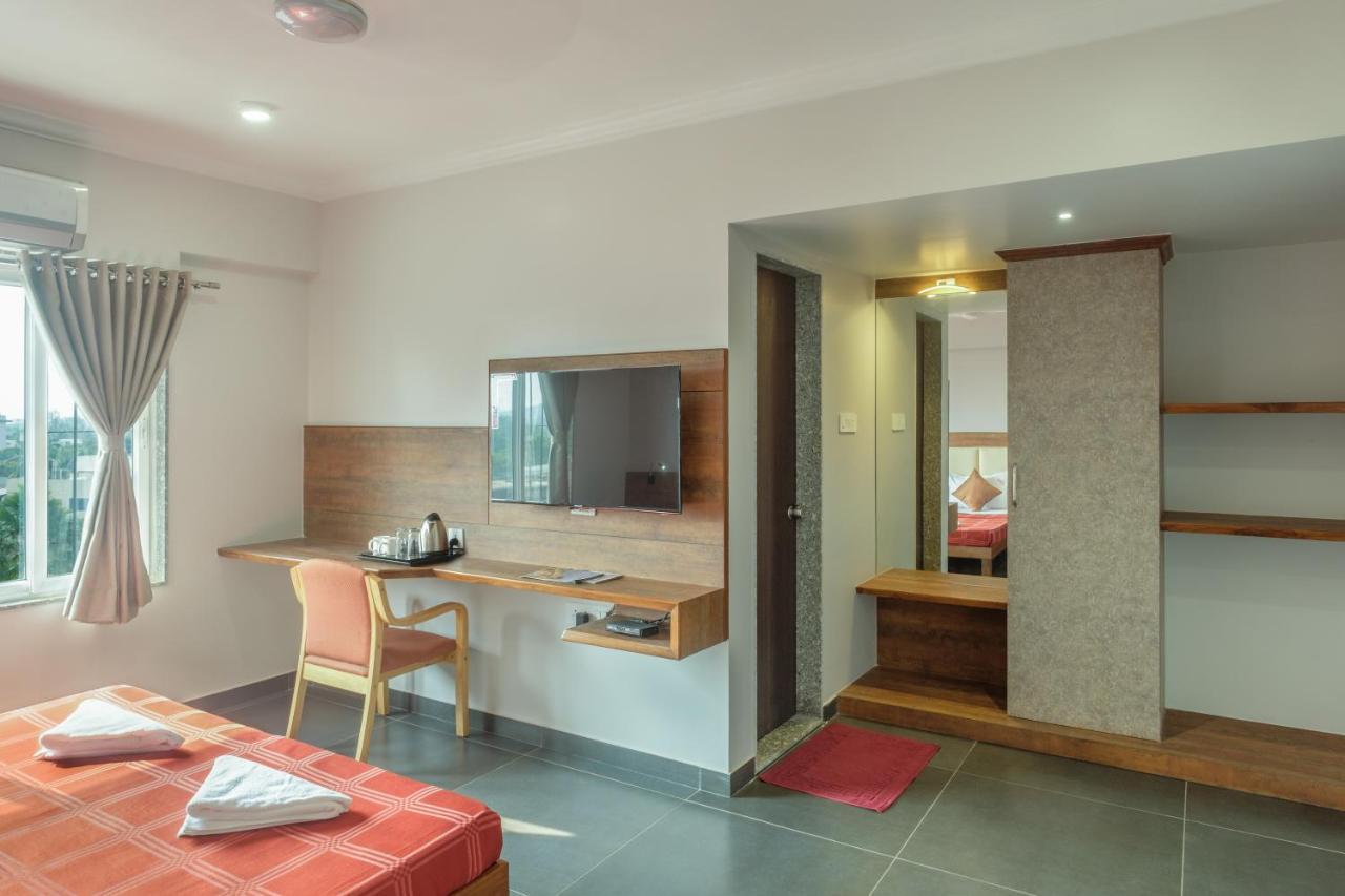 Hotel Opal Kolhapur Esterno foto