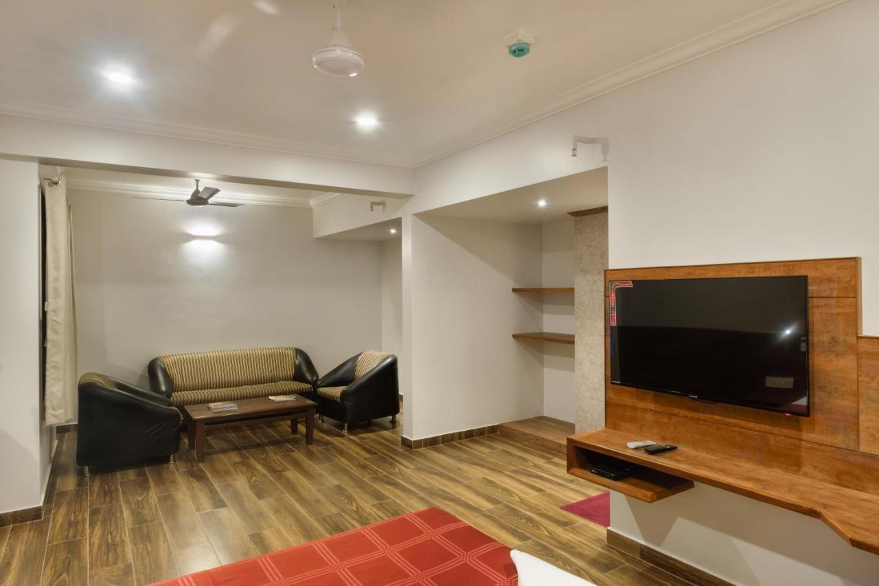 Hotel Opal Kolhapur Esterno foto