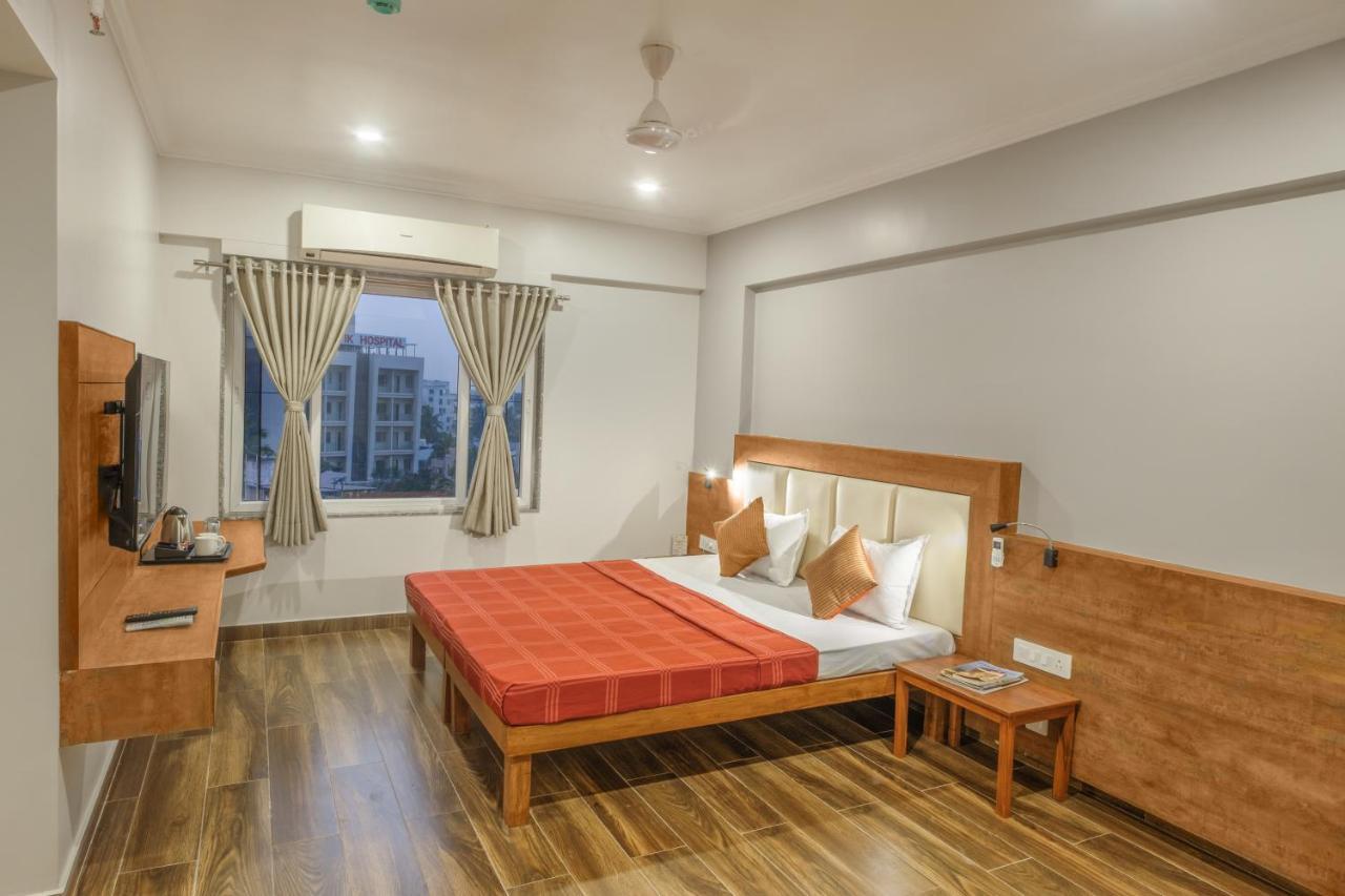 Hotel Opal Kolhapur Esterno foto