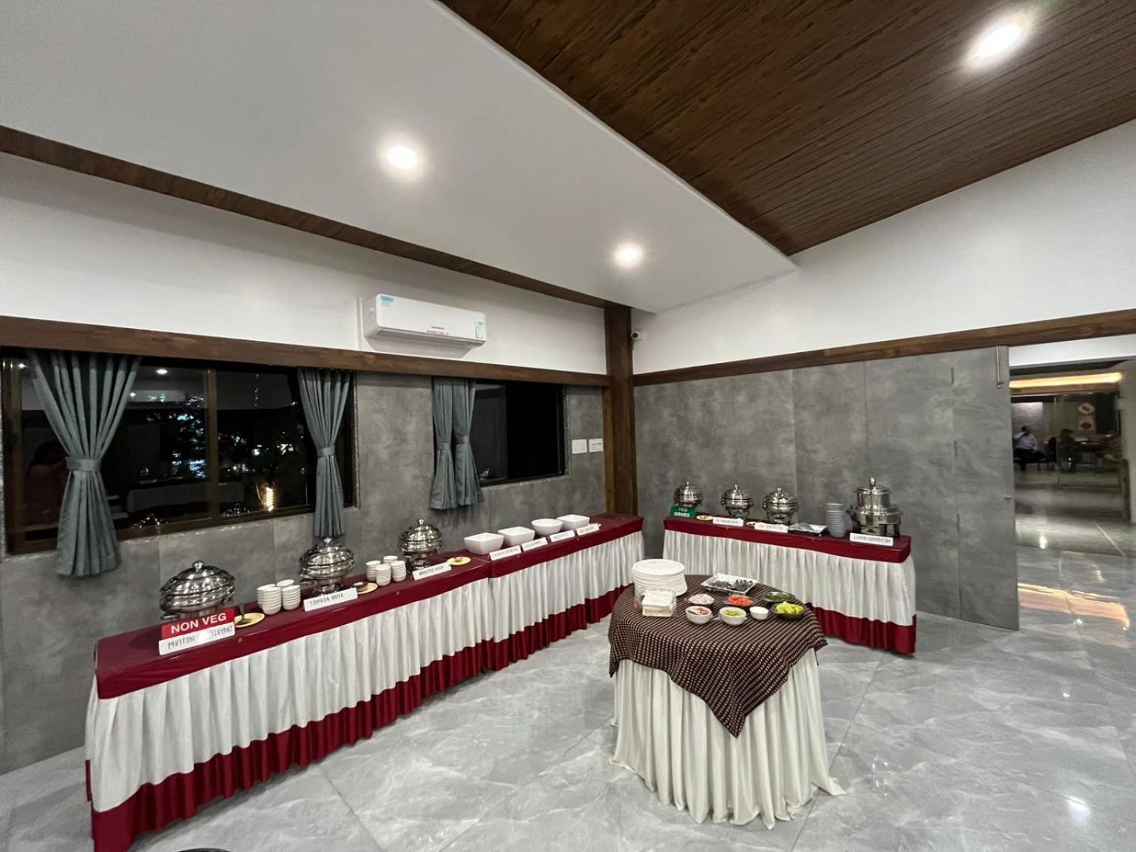 Hotel Opal Kolhapur Esterno foto